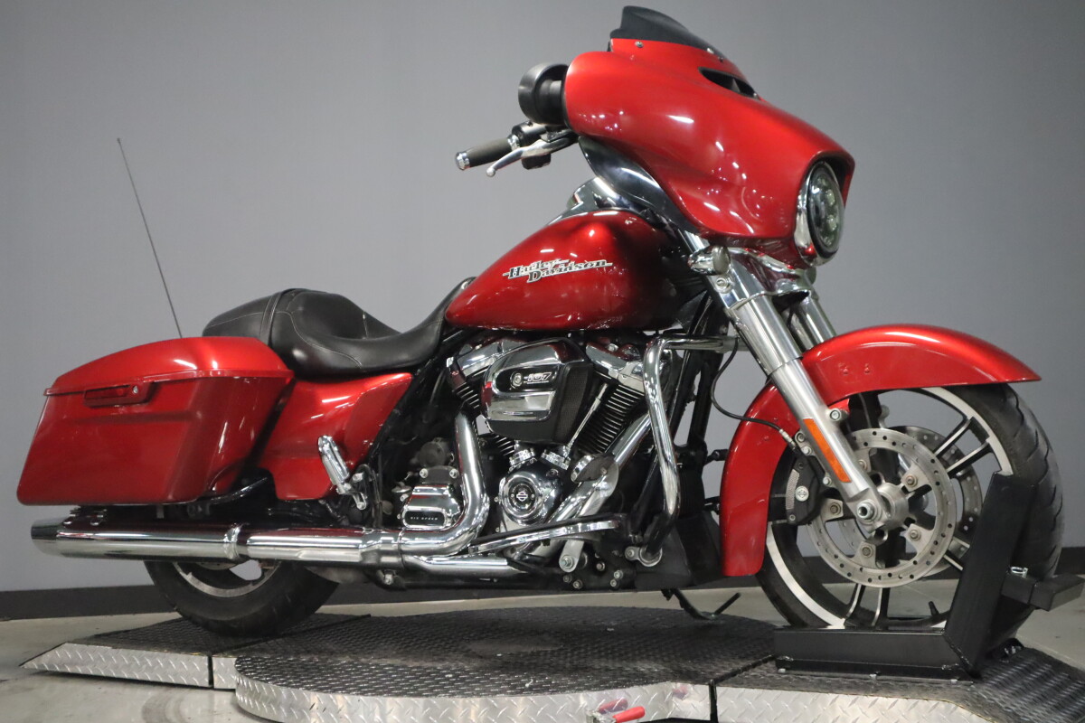 2018 Harley-Davidson Street Glide FLHX - Photo 2