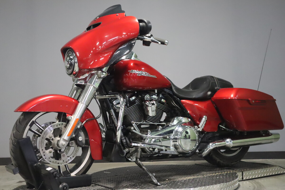 2018 Harley-Davidson Street Glide FLHX - Photo 4