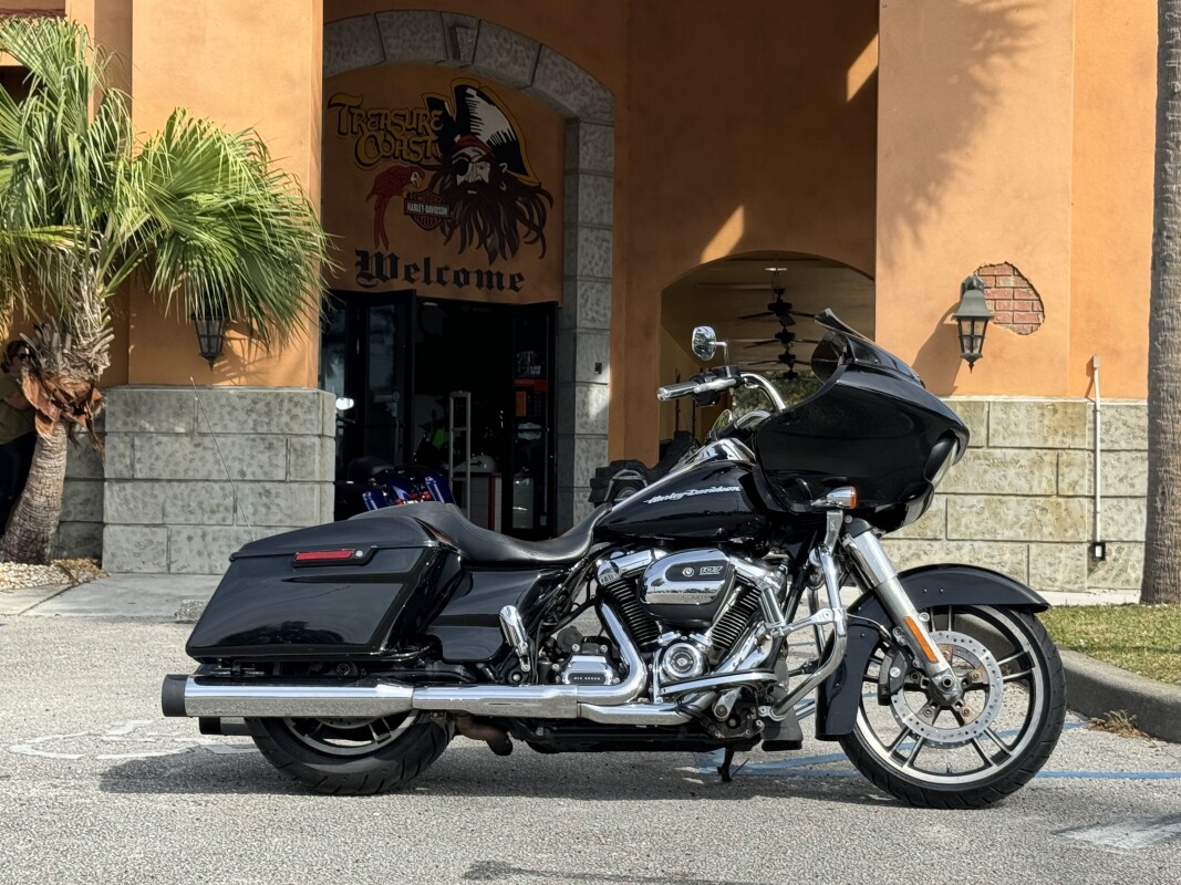 Road King Classic(BLK)＆ Road Glide (WIN) Road King® Classic | Gateway Harley-Davidson®