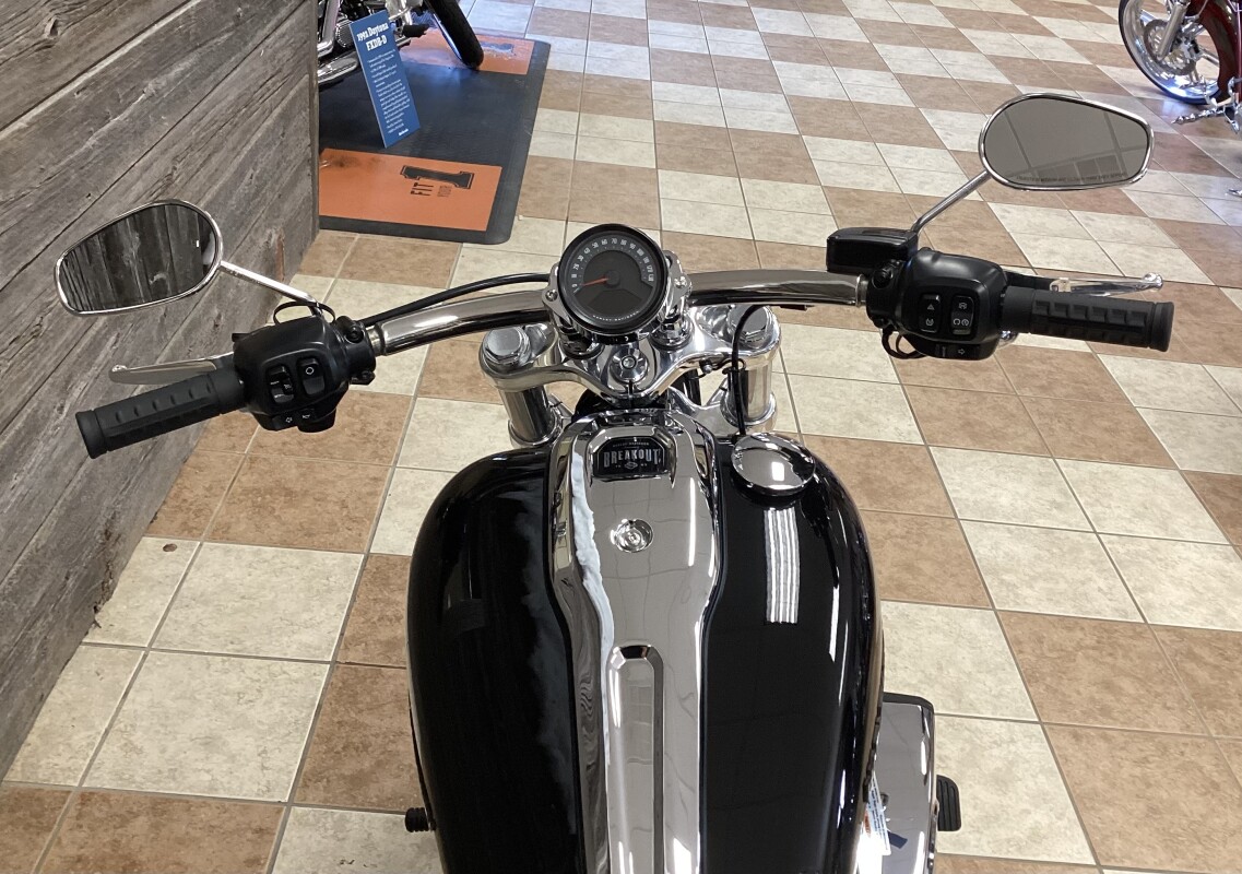 2025 Harley-Davidson Breakout - Photo 4