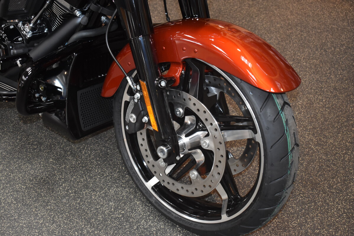 FLHX 2025 Street Glide - Photo 9