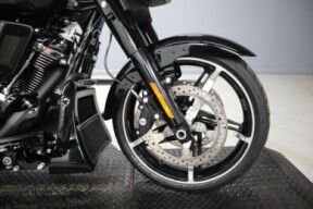 2025 Harley-Davidson® Street Glide® FLHX thumb 2
