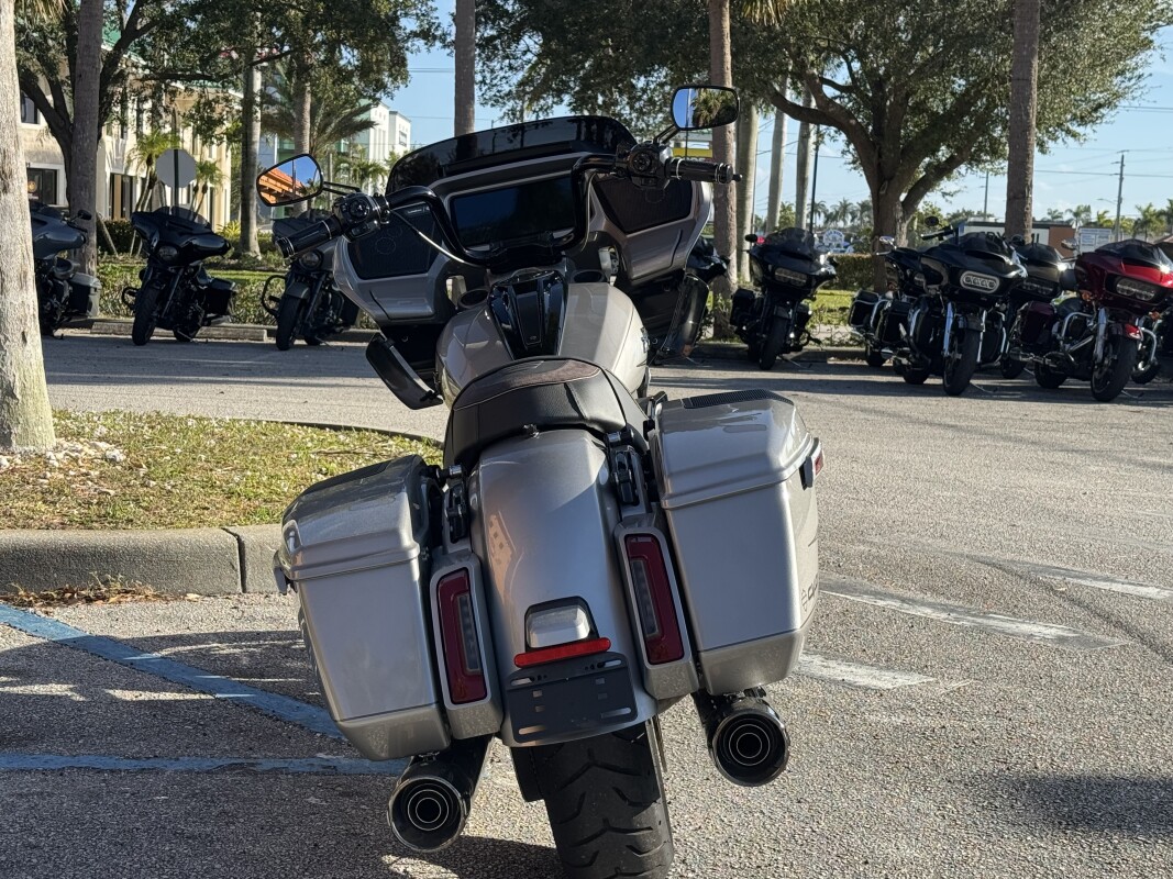 FLTRXSE 2023 CVO Road Glide - Photo 4
