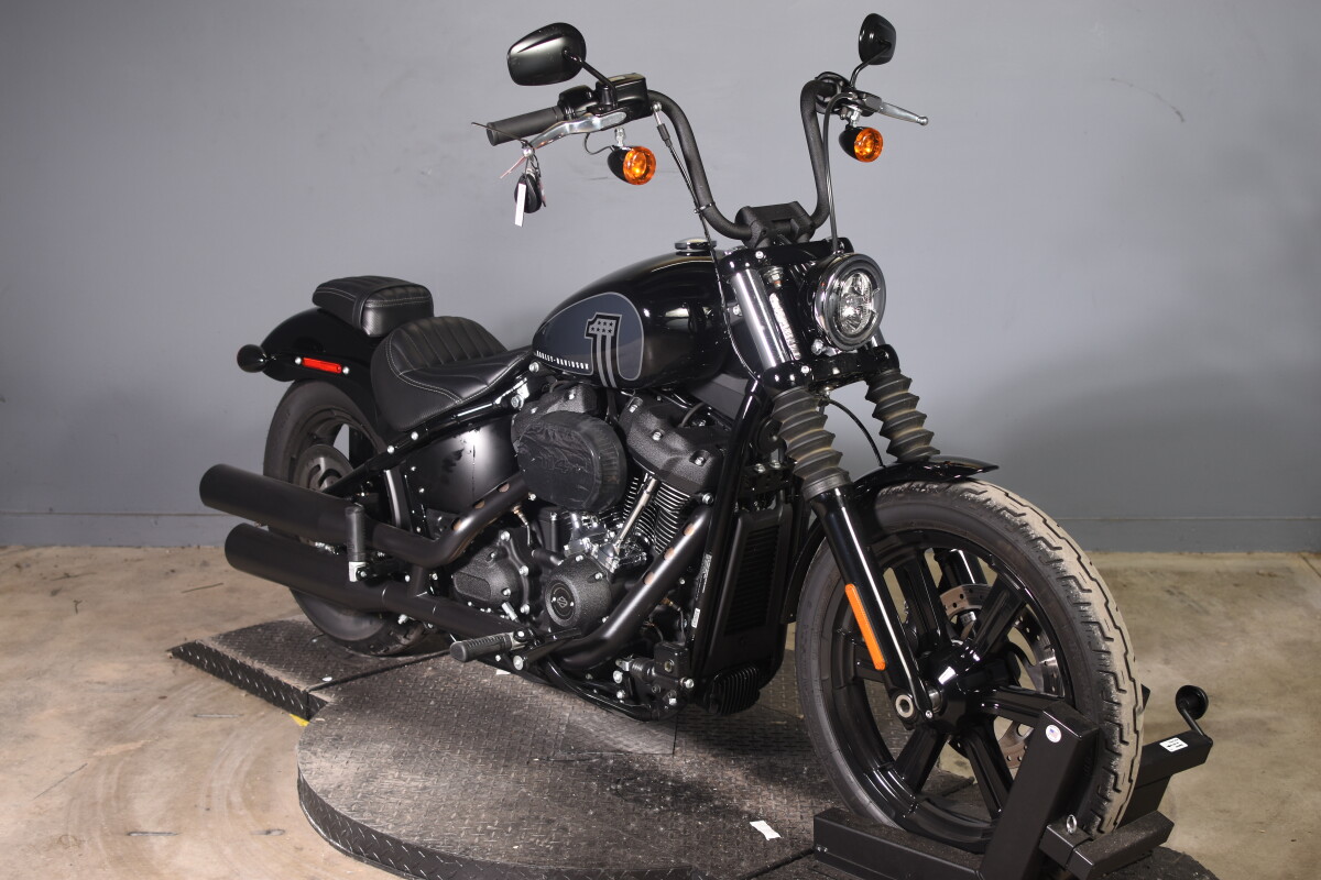 2024 Street Bob 114 FXBBS - Photo 2