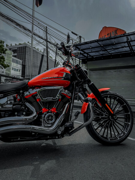 2023 Harley-Davidson<sup>®</sup> Breakout<sup>™</sup> Baja Orange