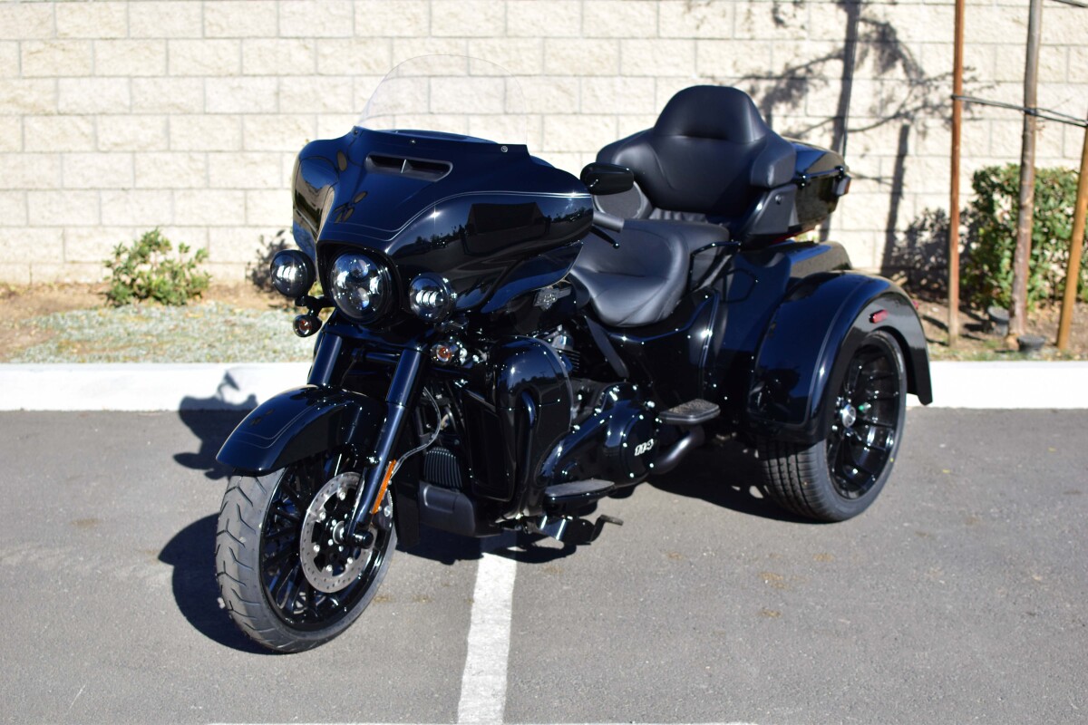 2025 Harley-Davidson® Tri Glide™ Ultra FLHTCUTG, photo 4