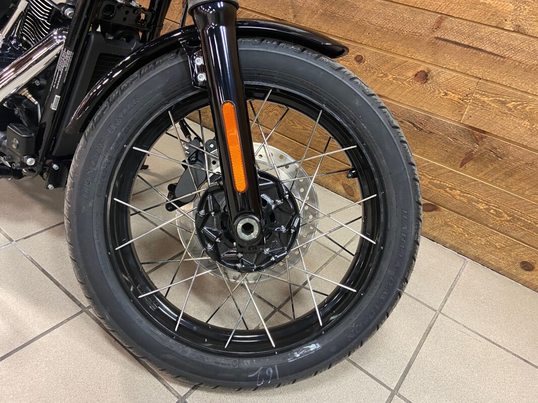 2025 Harley-Davidson Street Bob Vivid Black FXBB - Photo 4