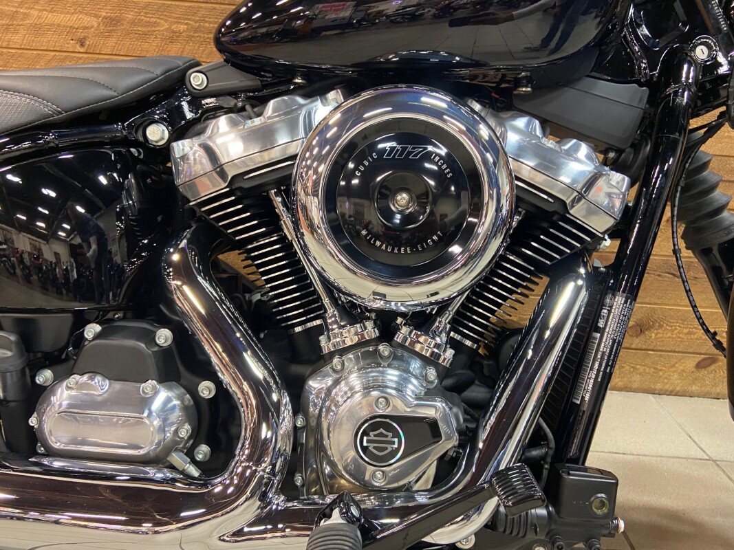 2025 Harley-Davidson Street Bob Vivid Black FXBB - Photo 3