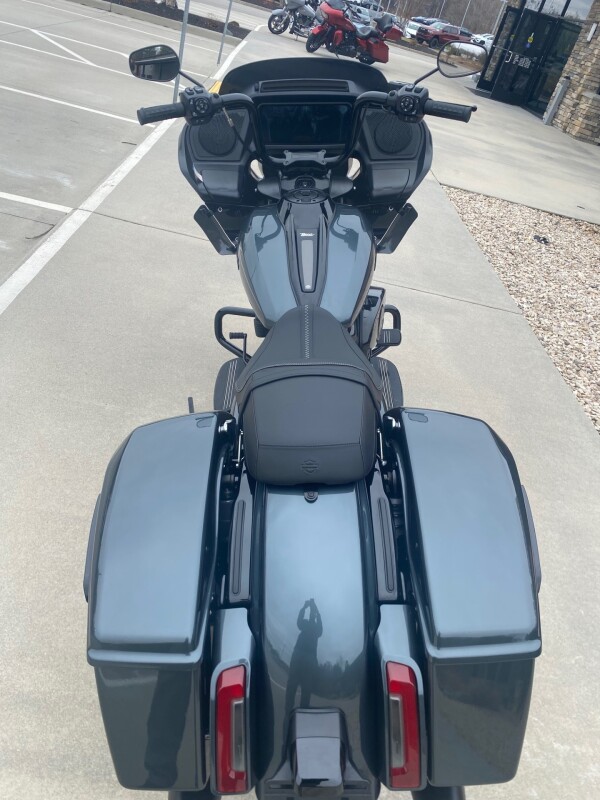 2025 Harley-Davidson Road Glide Iron Horse Metallic - Black Finish - Photo 8