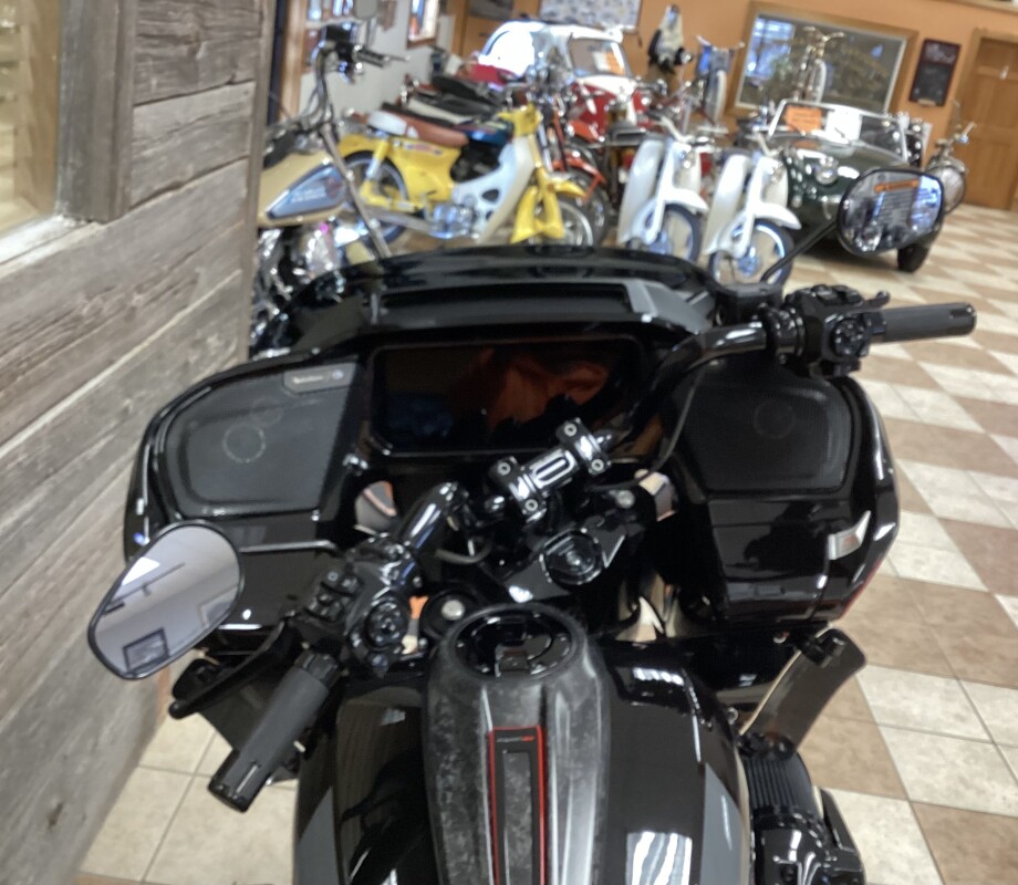 2025 Harley-Davidson CVO Road Glide ST Hot Lap - Photo 3