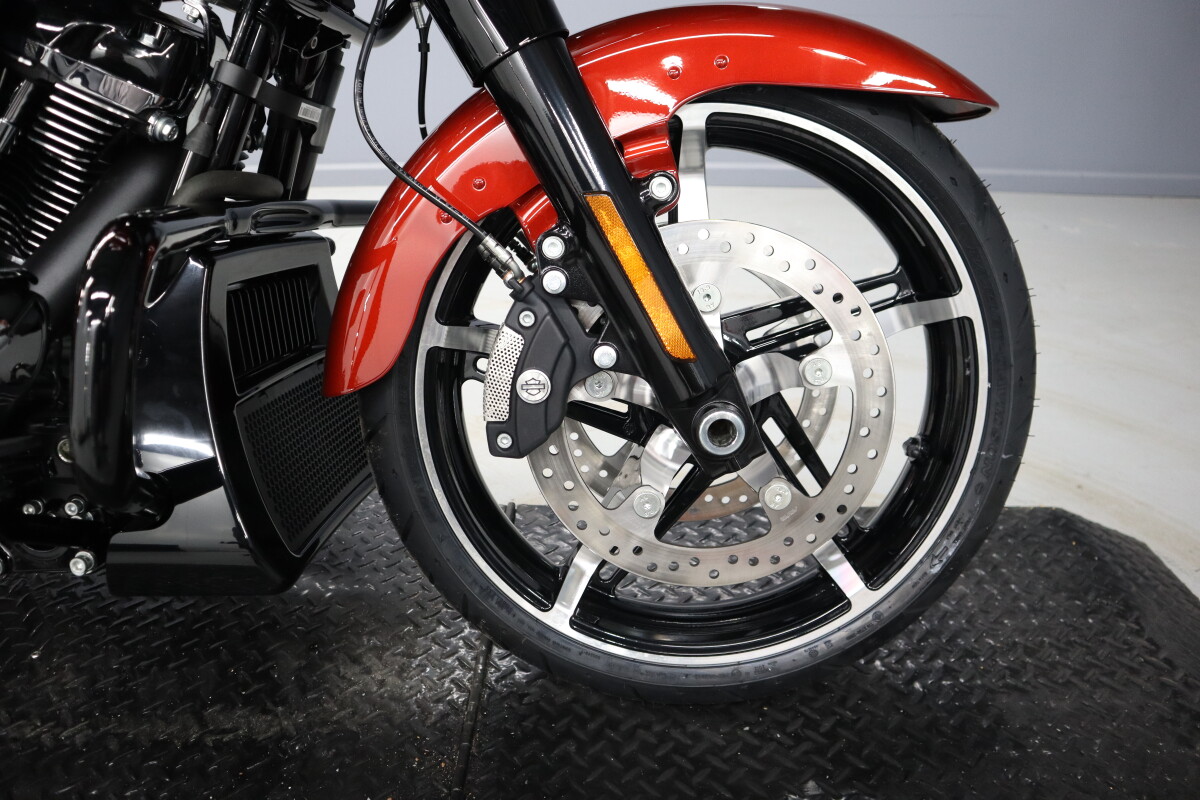 2025 Harley-Davidson Road Glide FLTRX - Photo 2