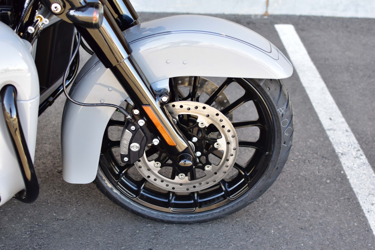 2025 Harley-Davidson Tri Glide Ultra FLHTCUTG - Photo 10