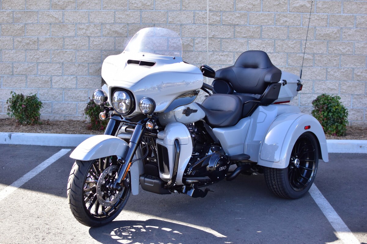 2025 Harley-Davidson Tri Glide Ultra FLHTCUTG - Photo 4