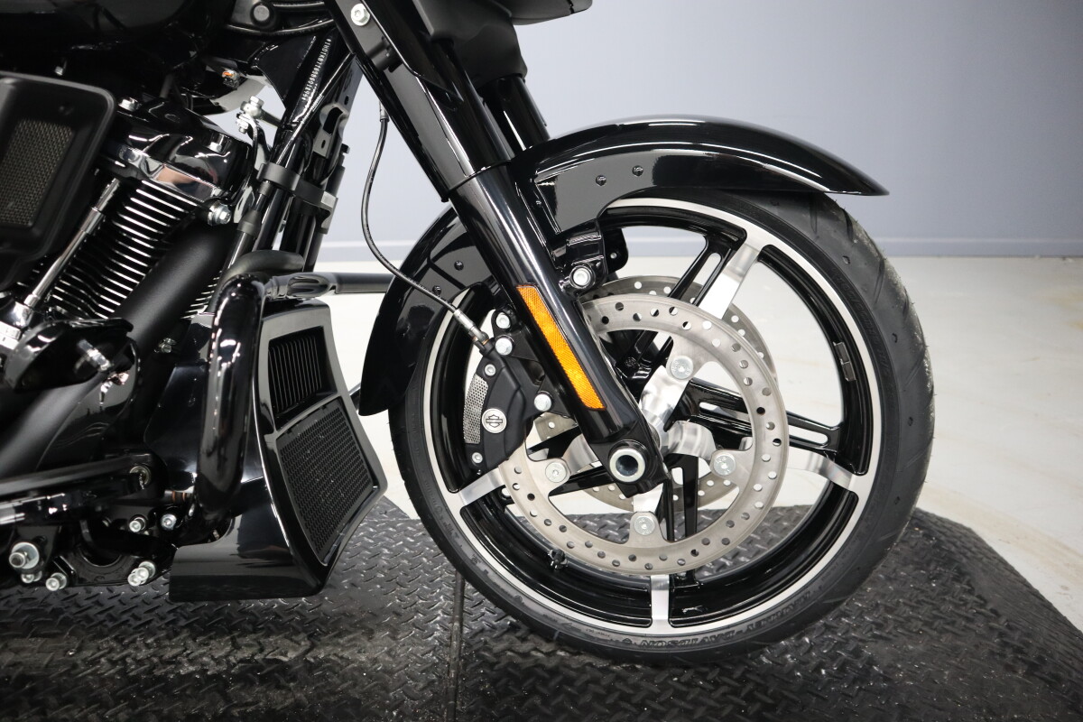 2025 Harley-Davidson Street Glide FLHX - Photo 2