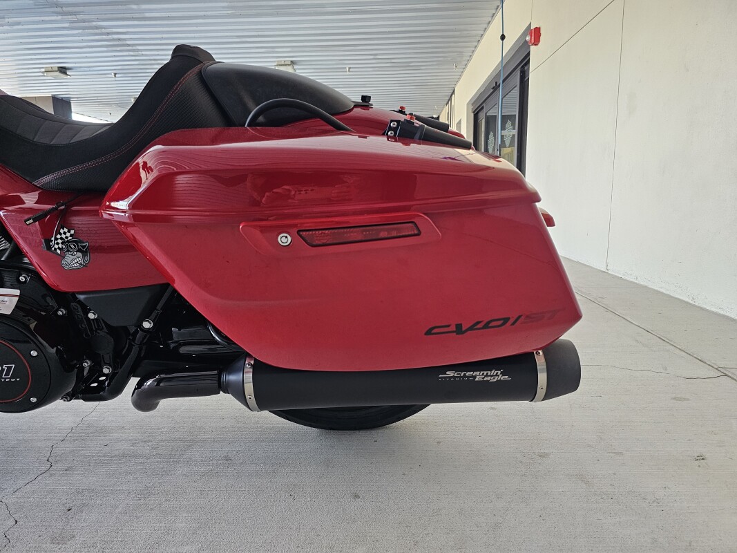 2025 Harley-Davidson CVO Road Glide ST - Photo 9