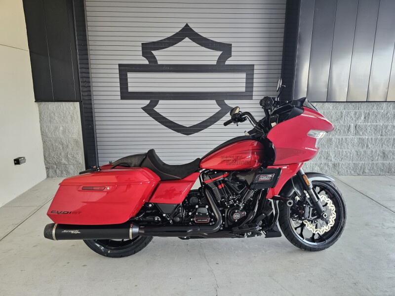 2025 Harley-Davidson<sup>®</sup> CVO™ Road Glide® ST