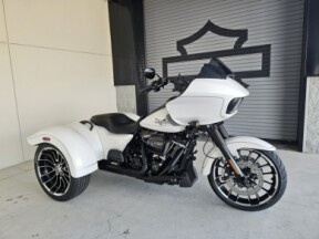 2025 Harley-Davidson<sup>®</sup> Road Glide<sup>®</sup> 3 thumb 2