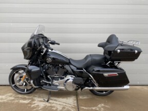 2025 Harley-Davidson<sup>®</sup> Street Glide® Ultra Vivid Black thumb 1