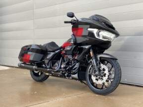 2025 Harley-Davidson<sup>®</sup> CVO™ Road Glide® ST thumb 3