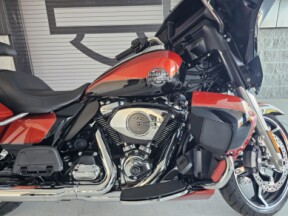 2025 Harley-Davidson<sup>®</sup> Street Glide® Ultra thumb 3