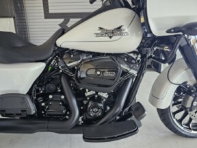 2025 Harley-Davidson<sup>®</sup> Road Glide<sup>®</sup> 3 thumb 3