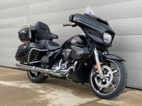 2025 Harley-Davidson<sup>®</sup> Street Glide® Ultra Vivid Black thumb 3