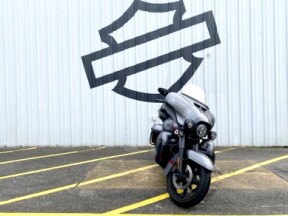 2020 Harley-Davidson® CVO™ Limited Smoky Gray & Stormcloud thumb 3