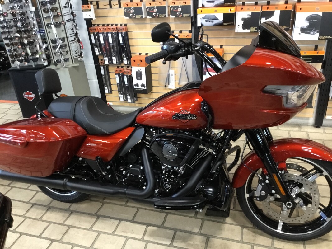 2025 Harley-Davidson Road Glide Whiskey Firestorm - Black Finish