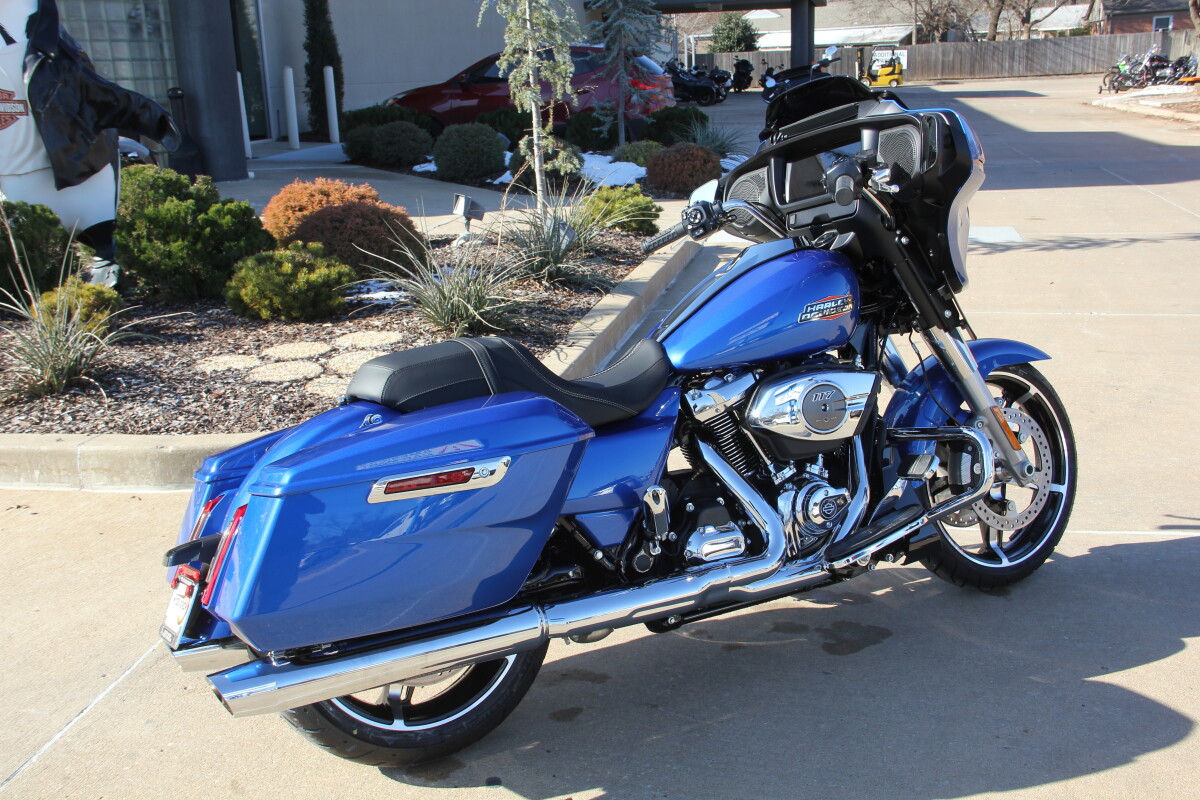 2025 Harley-Davidson Street Glide Blue Burst - Photo 5