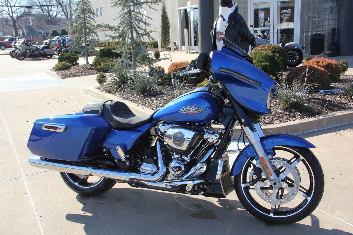 2025 Harley-Davidson Street Glide Blue Burst - Photo 4