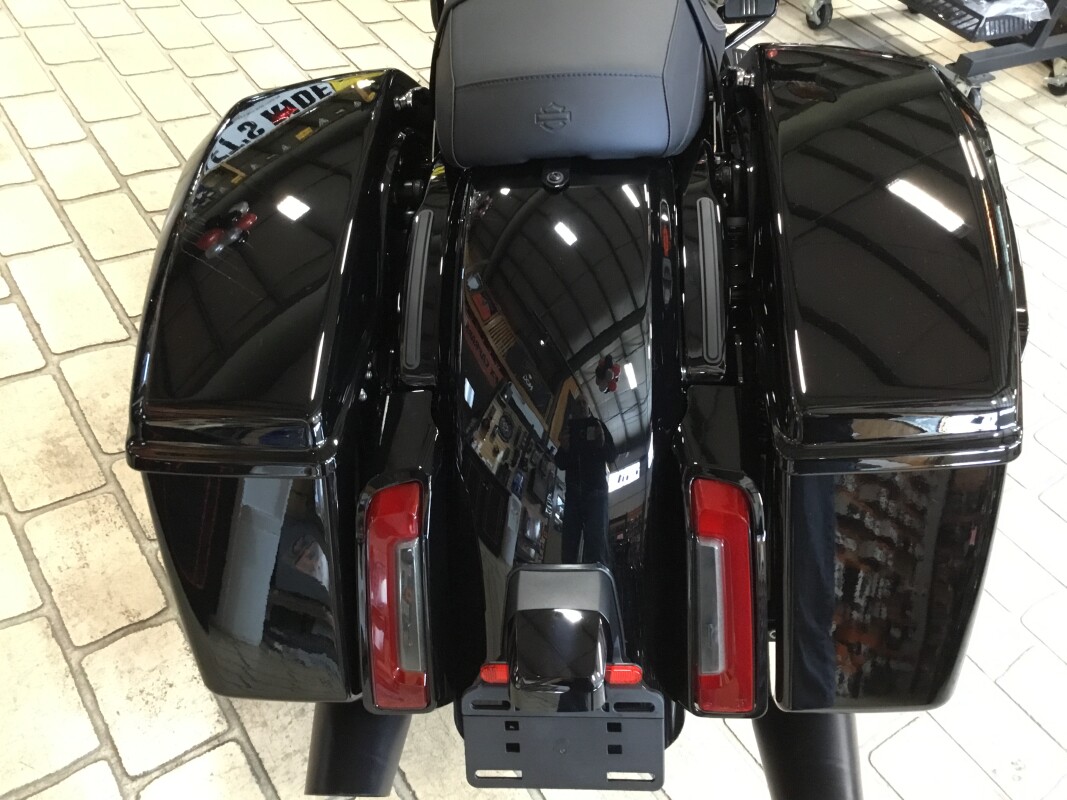 2025 Harley-Davidson Road Glide Midnight Firestorm - Black Finish - Photo 6