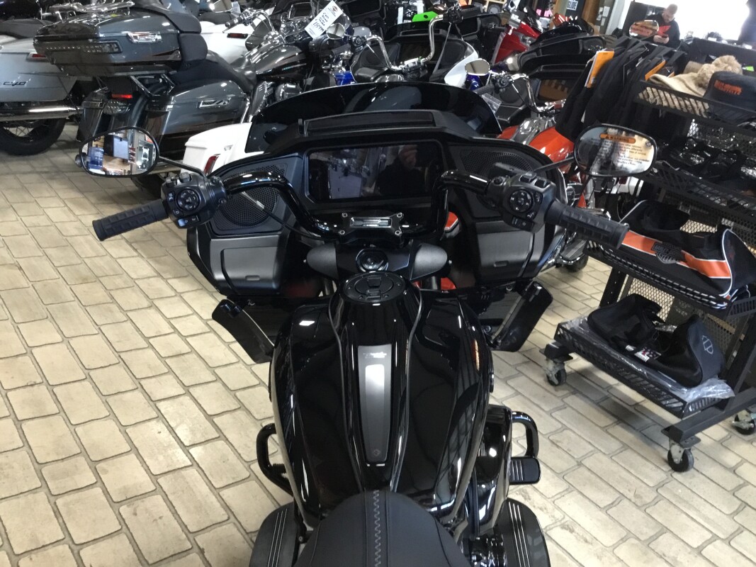 2025 Harley-Davidson Road Glide Midnight Firestorm - Black Finish - Photo 7