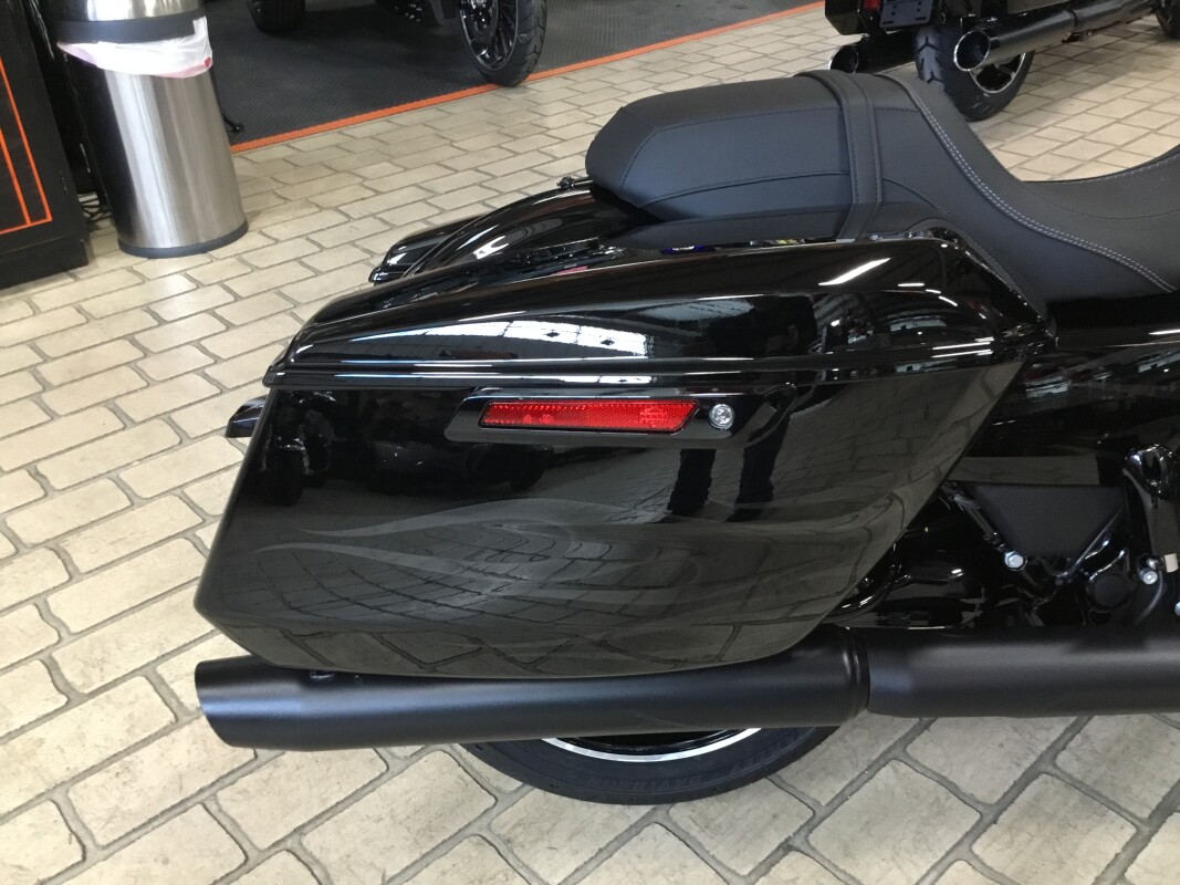 2025 Harley-Davidson Road Glide Midnight Firestorm - Black Finish - Photo 5