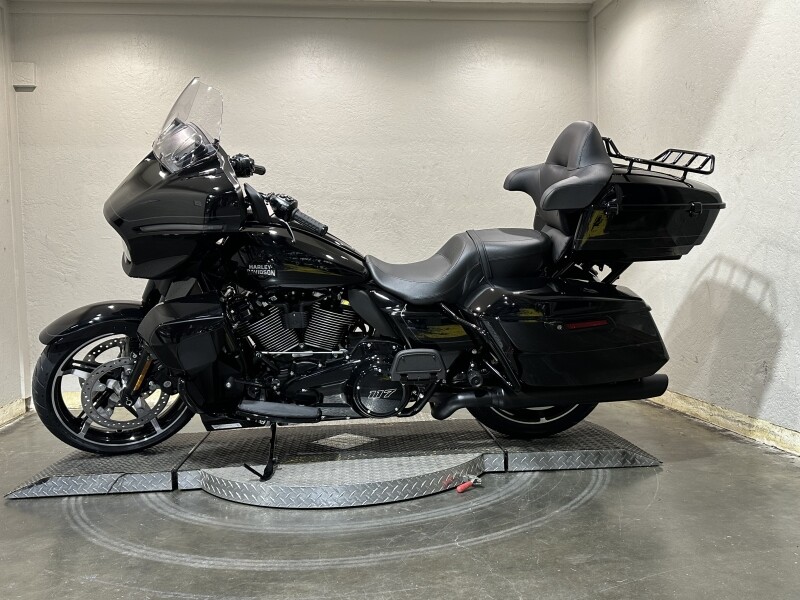 Harley-Davidson Street Glide 2025 FLHX 84548790 VIVID BLACK W/ PINSTRIPE - Photo 6