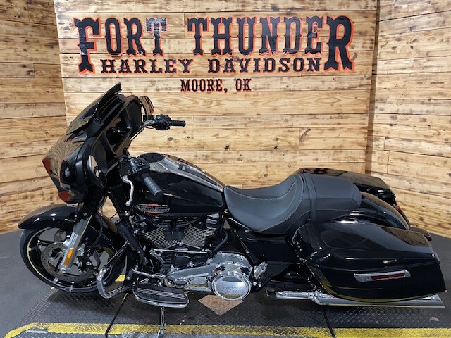 Harley-Davidson Street Glide 2025 FLHX VIVID BLACK - Photo 8