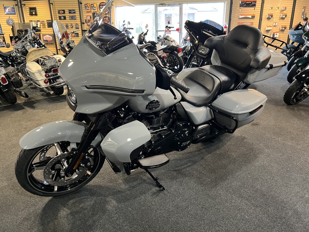 FLHXU 2025 Street Glide Ultra - Photo 4