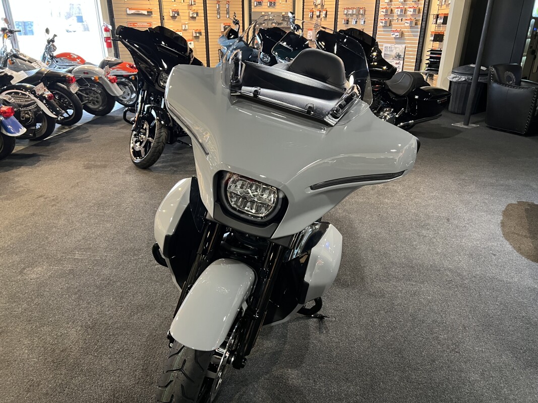 FLHXU 2025 Street Glide Ultra - Photo 3