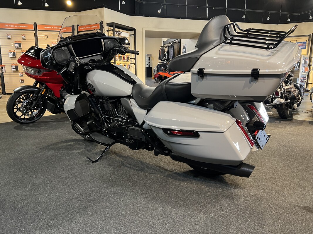 FLHXU 2025 Street Glide Ultra - Photo 5