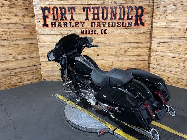 Harley-Davidson Street Glide 2025 FLHX VIVID BLACK - Photo 10
