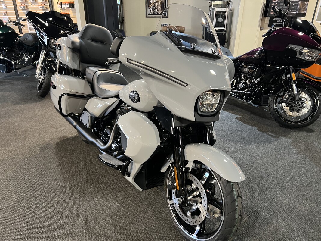 FLHXU 2025 Street Glide Ultra - Photo 2