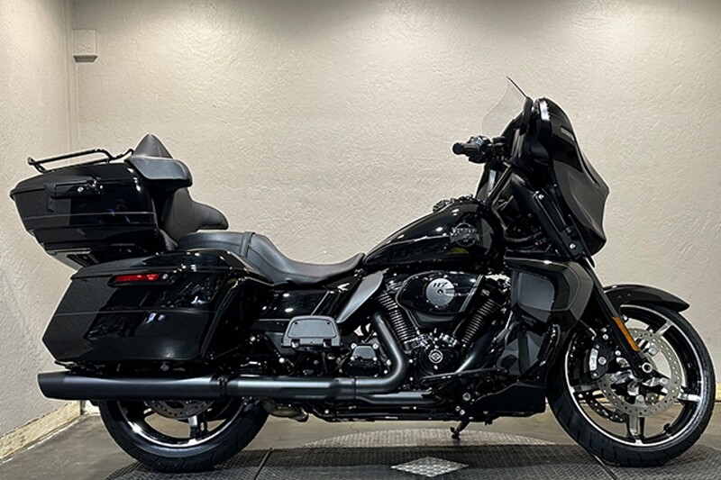 Harley-Davidson Street Glide 2025 FLHX 84548790 VIVID BLACK W/ PINSTRIPE