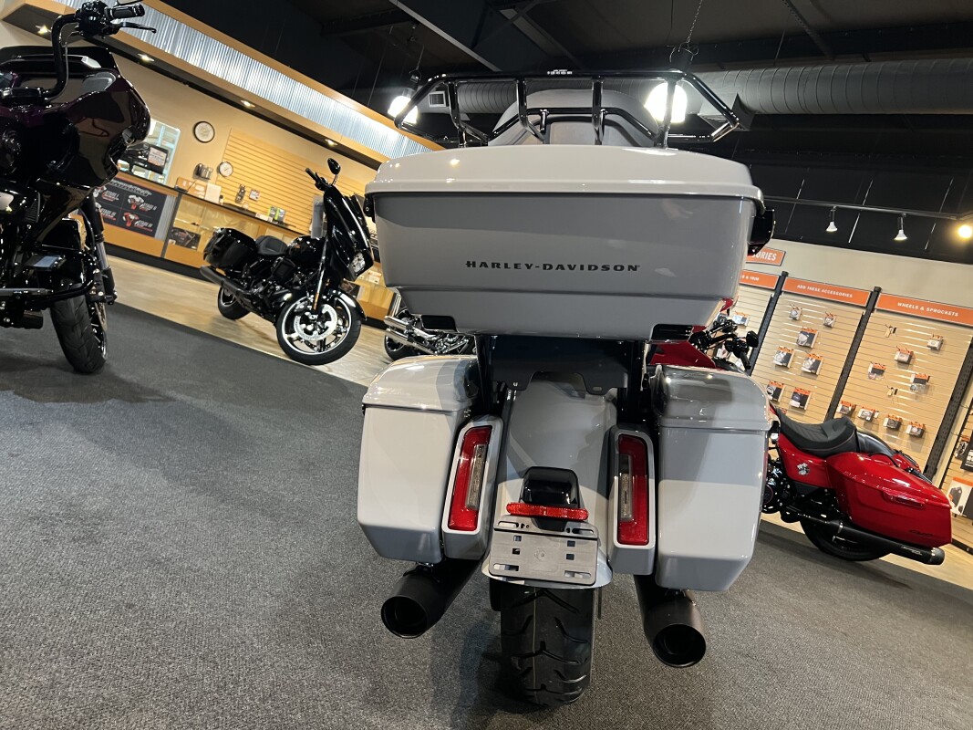 FLHXU 2025 Street Glide Ultra - Photo 7
