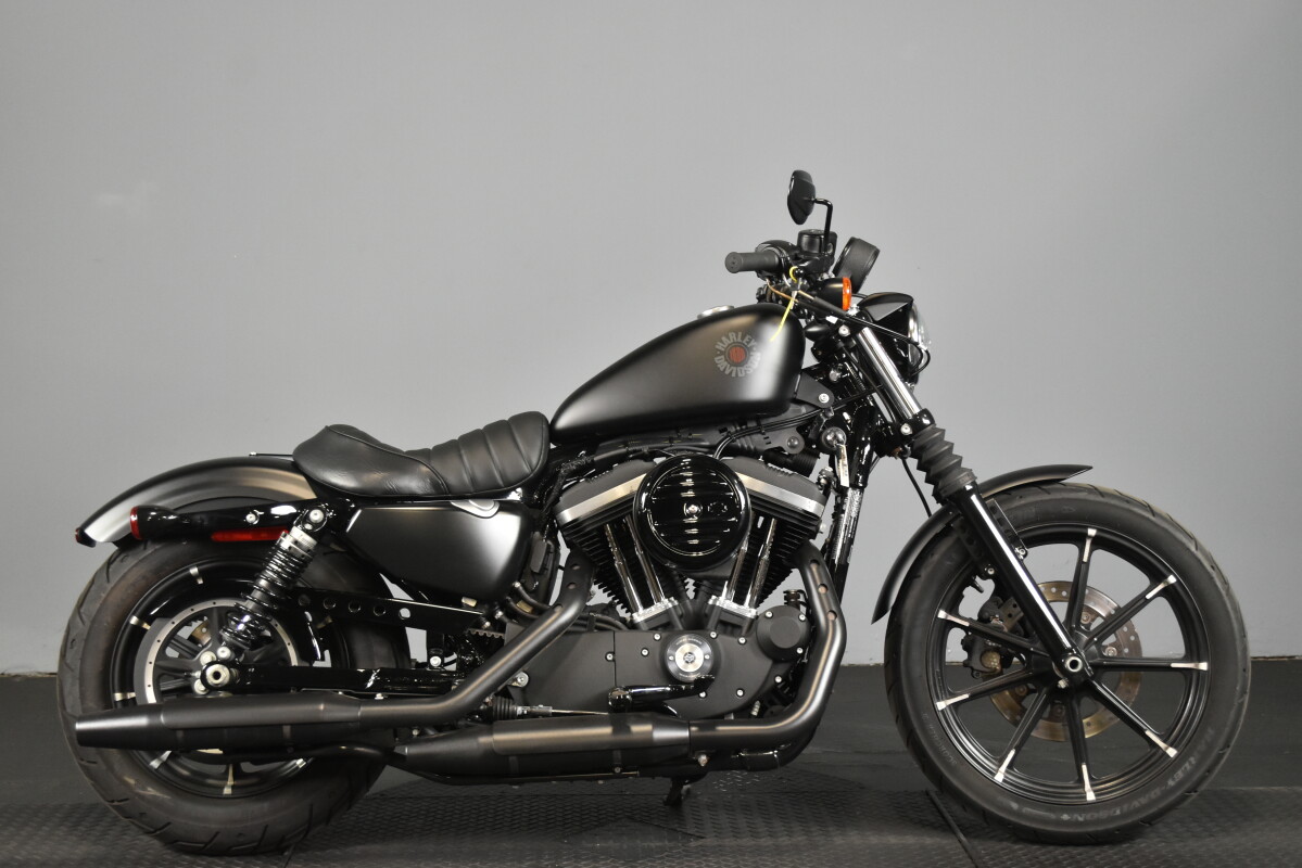ブラックレドラー Iron 883™ | Wild West Harley-Davidson®