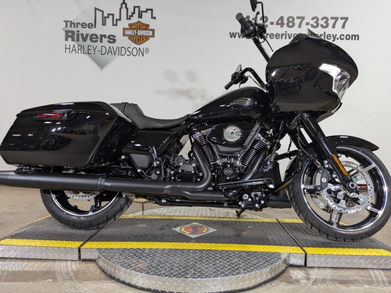 2026 Harley-Davidson® Road Glide® Vivid Black Black Trim