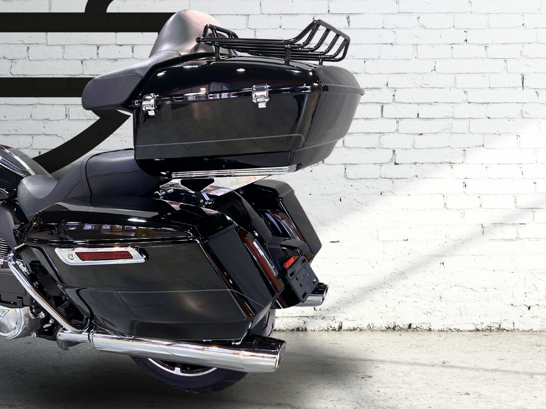 2025 Harley-Davidson Street Glide Ultra Vivid Black - Photo 8