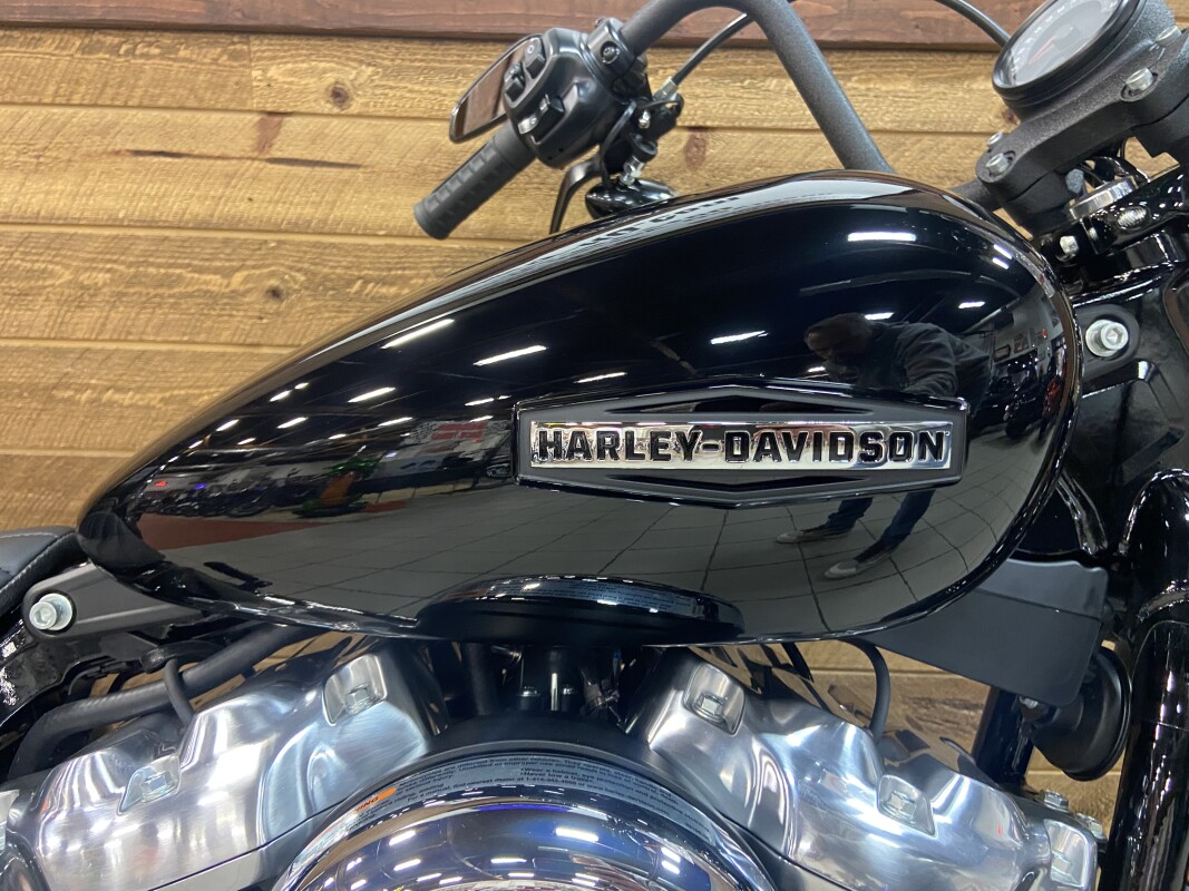 2025 Harley-Davidson Street Bob Vivid Black FXBB - Photo 2
