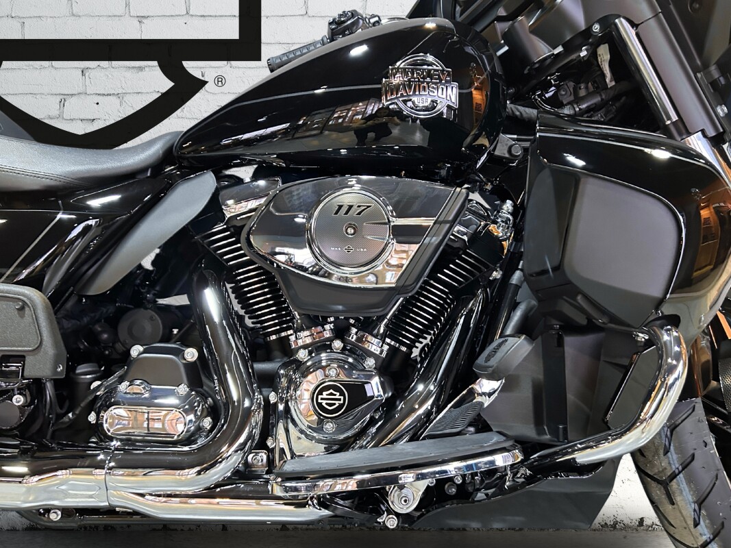2025 Harley-Davidson Street Glide Ultra Vivid Black - Photo 4