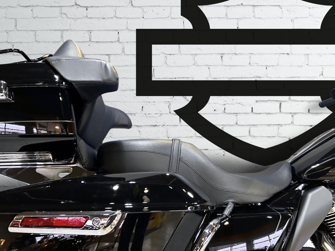 2025 Harley-Davidson Street Glide Ultra Vivid Black - Photo 6