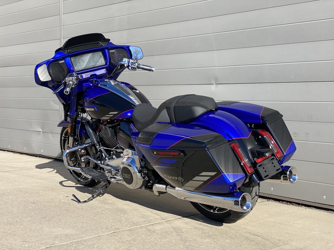 2025 Harley-Davidson CVO Street Glide - Photo 6