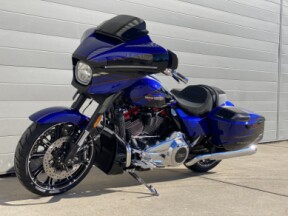 2025 Harley-Davidson<sup>®</sup> CVO™ Street Glide® thumb 0